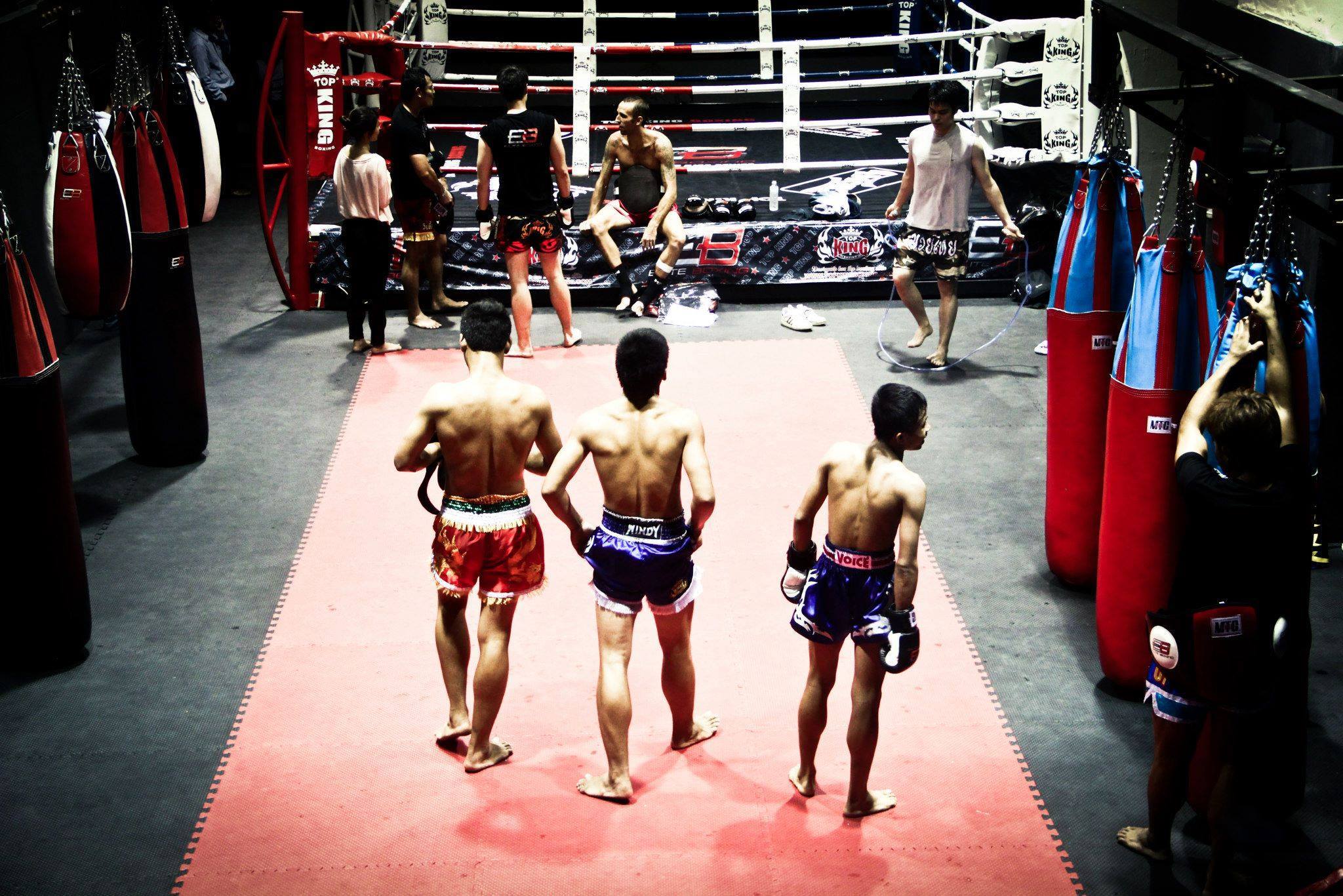 Тай тренировки. Сай Тай Бангкок. Тайский бокс тренировка. Муай Тай тренировки. Тайский бокс тренировки фотосессия.